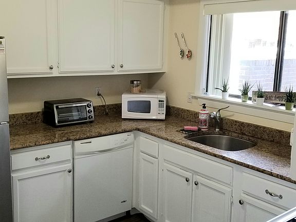 4th image of 49 Meadowood Dr
