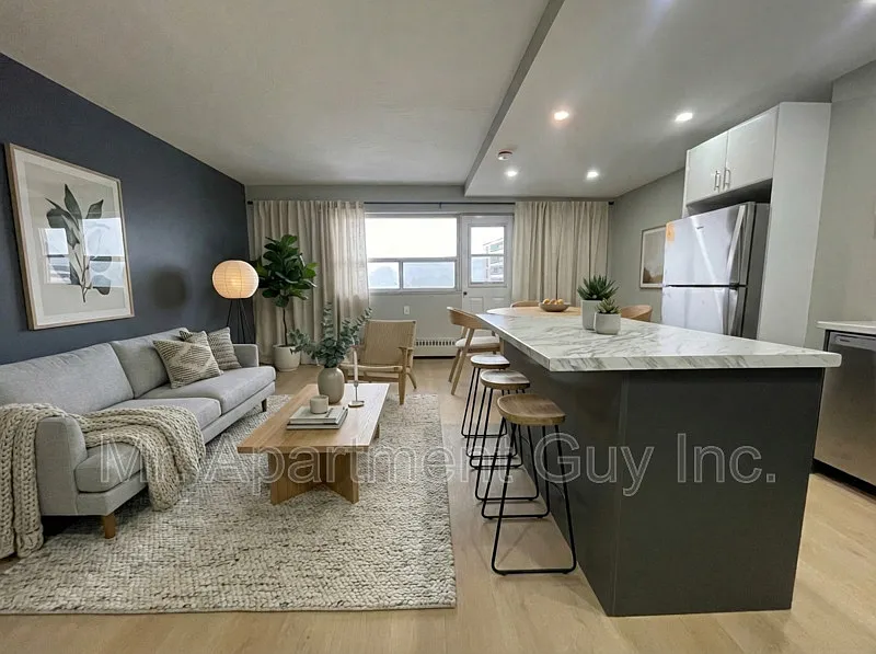 45 Paisley Blvd W #2