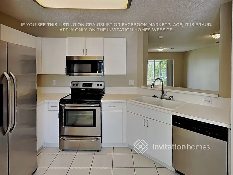 4728 SW 13th Pl — Photo 8