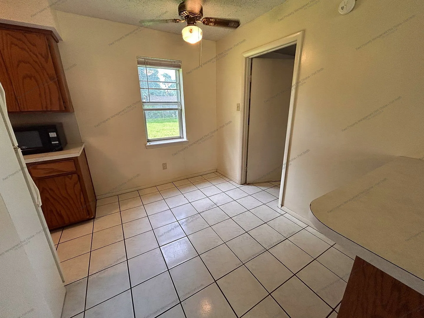 3 bed, 1.5 bath, 1179 sqft, $950 — Photo 4