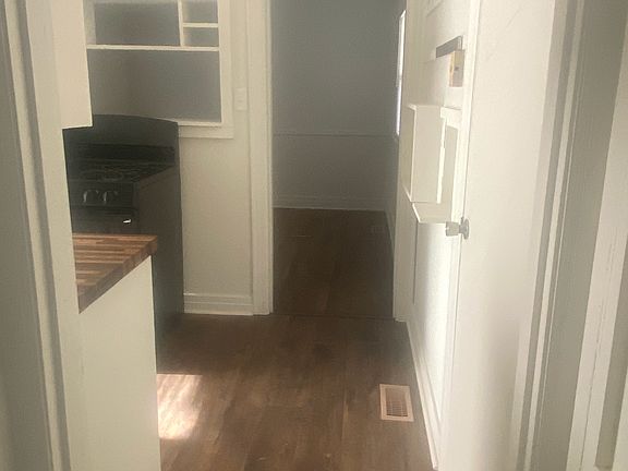 4th image of 1020 Oak Hill Dr