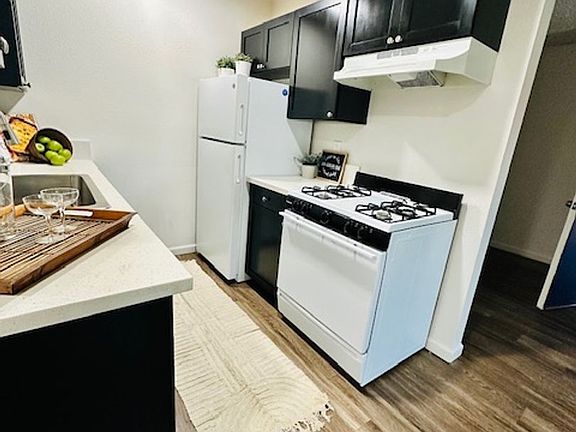 3rd image of 402 E Mission Ave #8