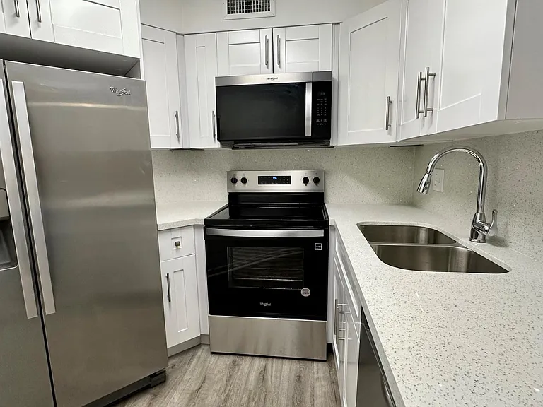 215 Lake Pointe Dr #101 — Photo 4