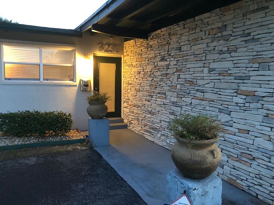 1st image of 3230 SW 23rd St