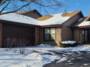 34 Prairie Dr, Westmont, IL