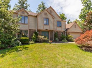 19512 Misty Lake Dr, Strongsville, OH