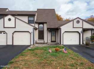 52 Streamview Ln, Wynantskill, NY 12198