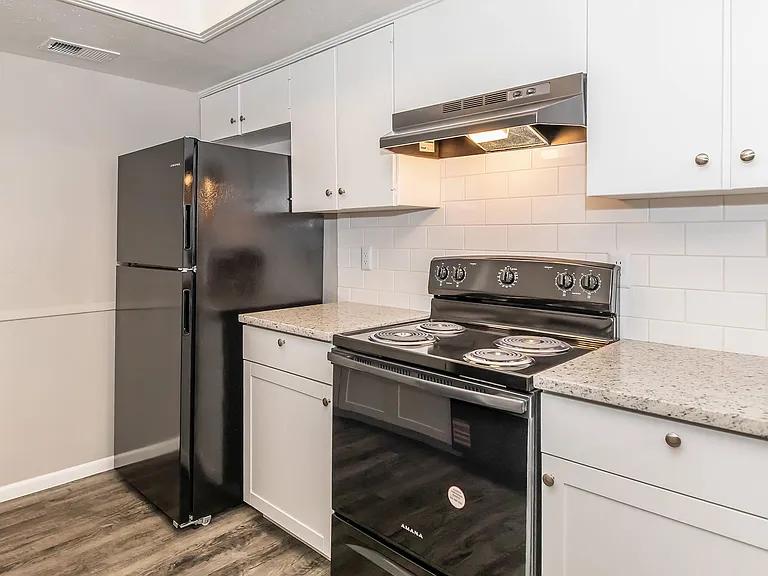 Camelot Apartments — Photo 67