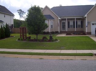 1107 Thistle Gold Dr, Hope Mills, NC 28348