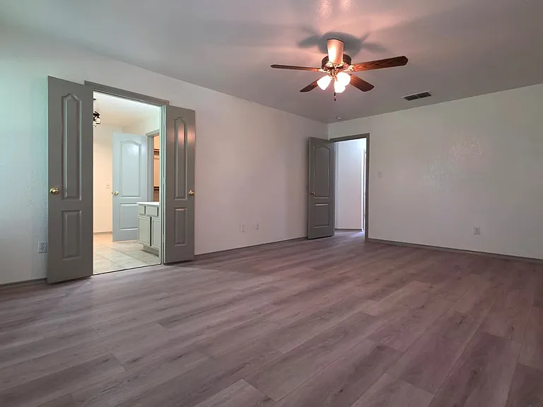 master bedroom pic 4