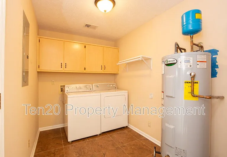 11 Leah Ct — Photo 12