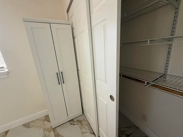 2122 NE 1st Ct — Photo 6