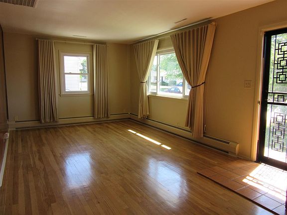 5th image of 1508 N Iowa St