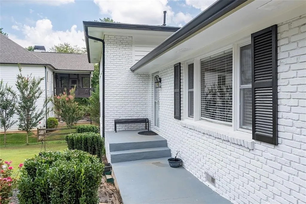 5 bed, 3.0 bath, 1416 sqft, $3,500 — Photo 3