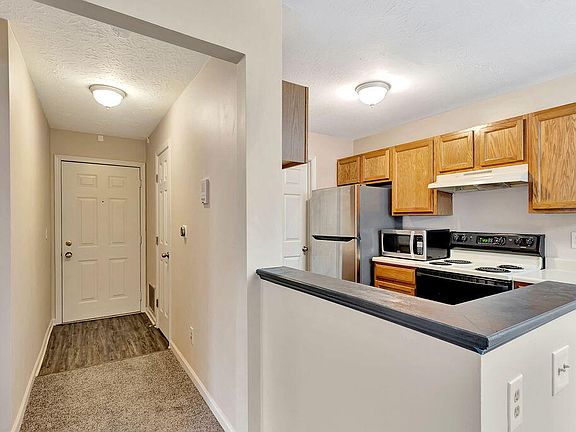 3rd image of 648 Friars Ln APT 6