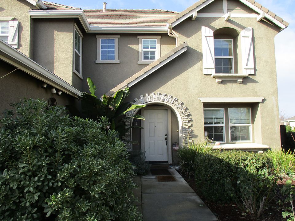 Main Photo of front Entrance