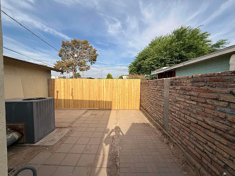 723 N Musgrove Ave #B — Photo 8