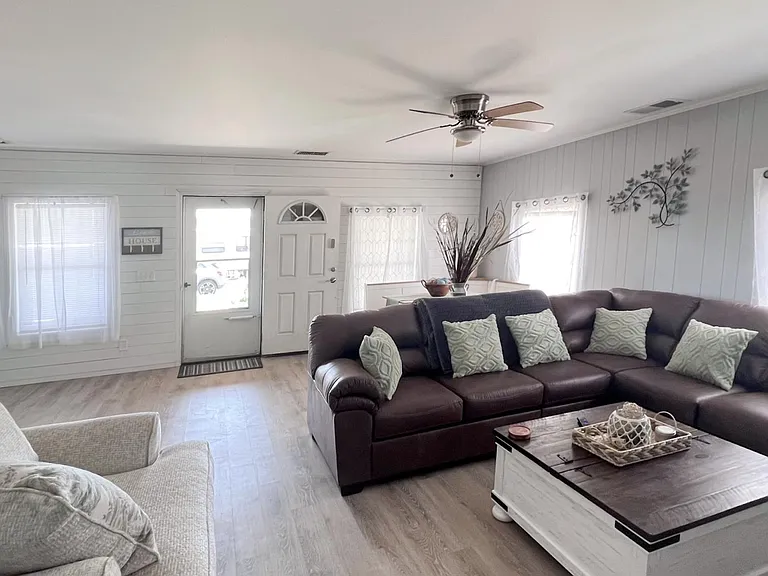 205 Barefoot Ln #B — Photo 12