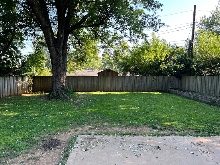 521 Clifton Rd — Photo 11