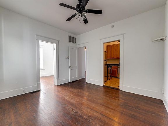 3rd image of 738 Woodlawn Ave #446