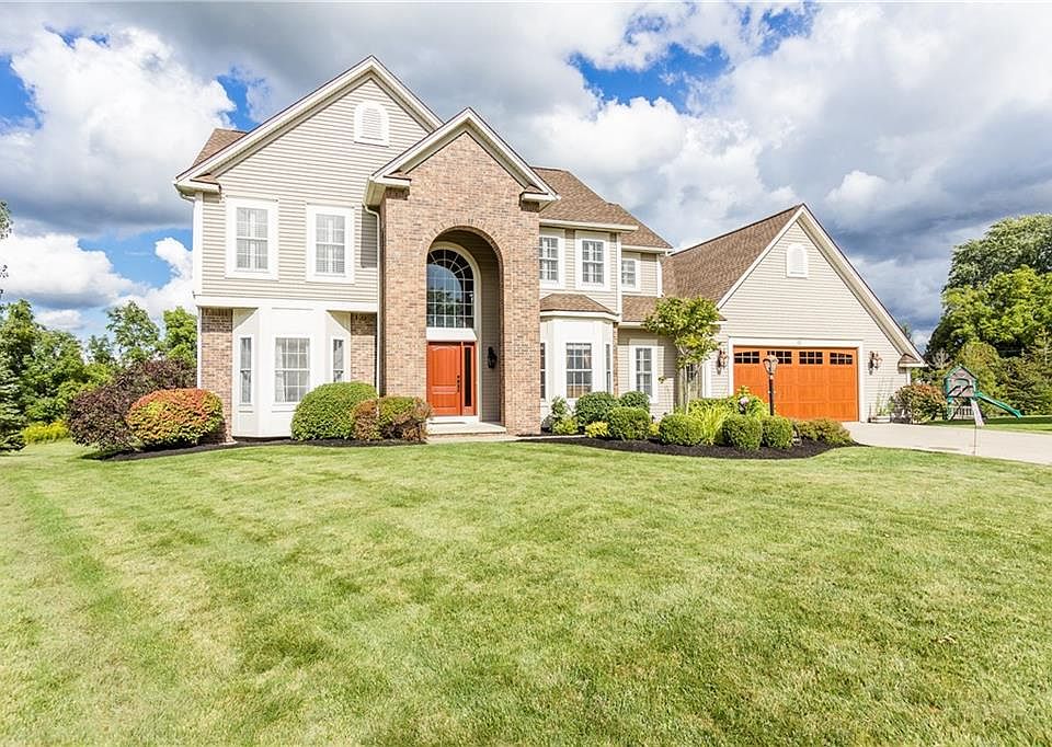 1st image of 12 Leeds Cir