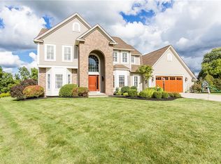 12 Leeds Cir, Pittsford, NY 14534