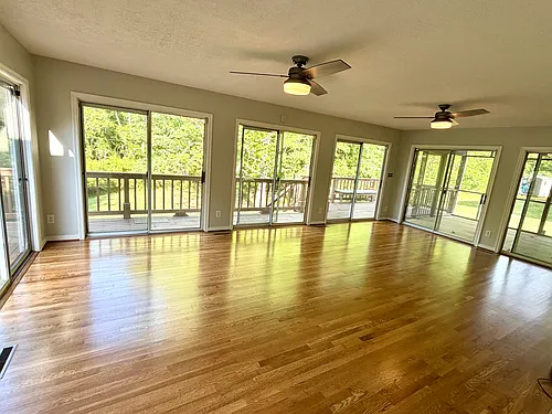 11402 Creekside Dr Photo 1