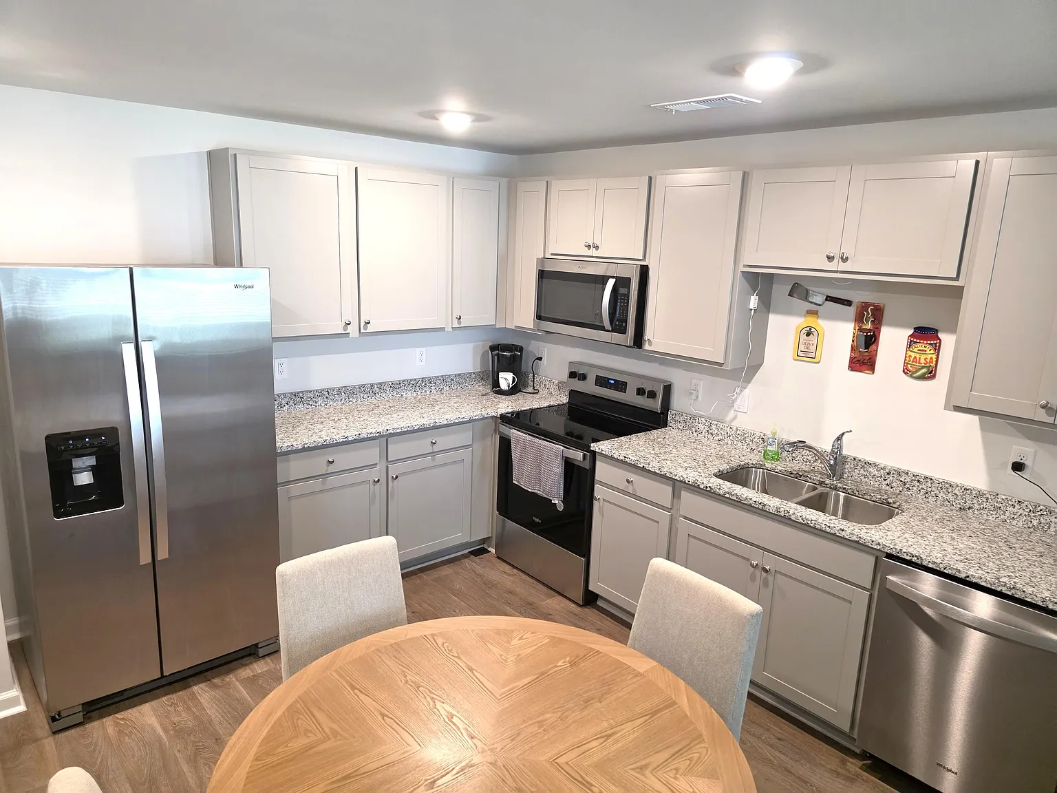 3 bed, 2.0 bath, 1183 sqft, $2,000 — Photo 4