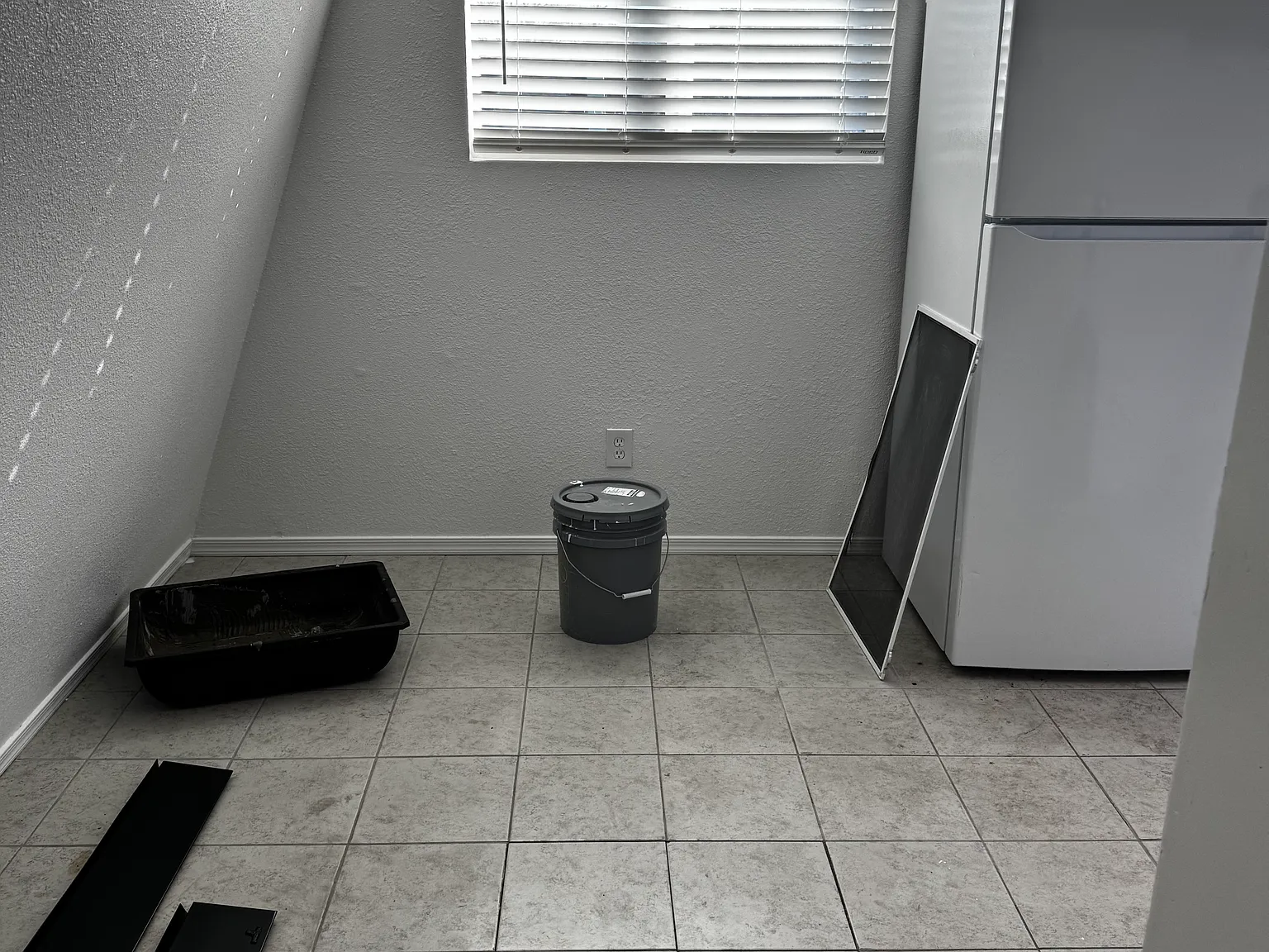 205 W Wade Ln — Photo 3