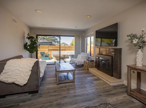 4th image of 904 Shoal Dr
