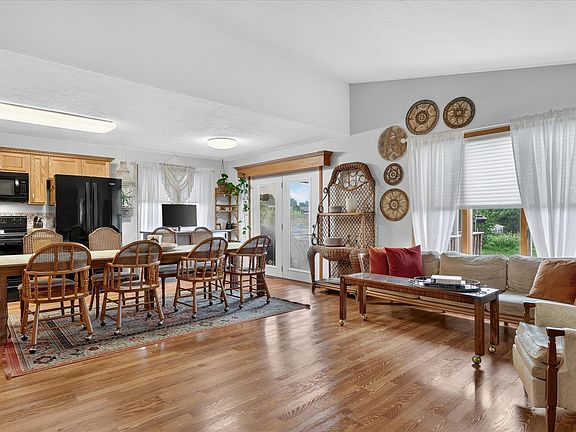 2nd image of 2306 Pine View Ln