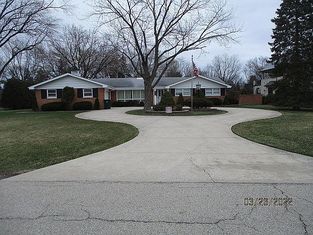 1st image of 2385 White Oak Dr