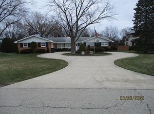 2385 White Oak Dr, Northbrook, IL 60062