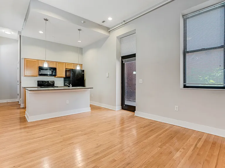 1341 Walnut St — Photo 8