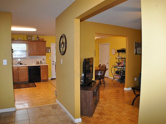 5th image of 1305 Bramblett Blvd