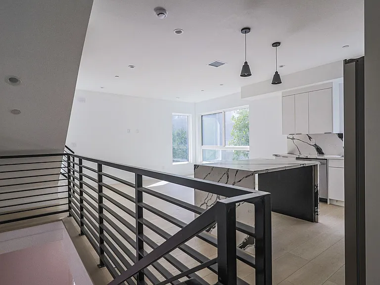 New Construction Luxury 4 Bed Townhomes With Roof Decks — Photo 60