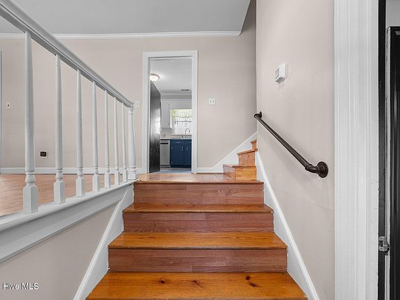 4th image of 202 Whittington Circle