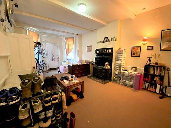2nd image of 134 Marlborough St