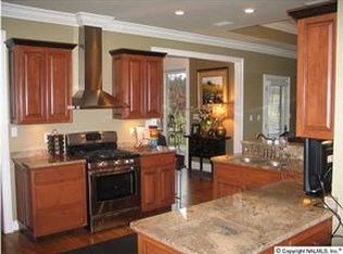 281 Oakcrest Dr, Guntersville, AL 35976