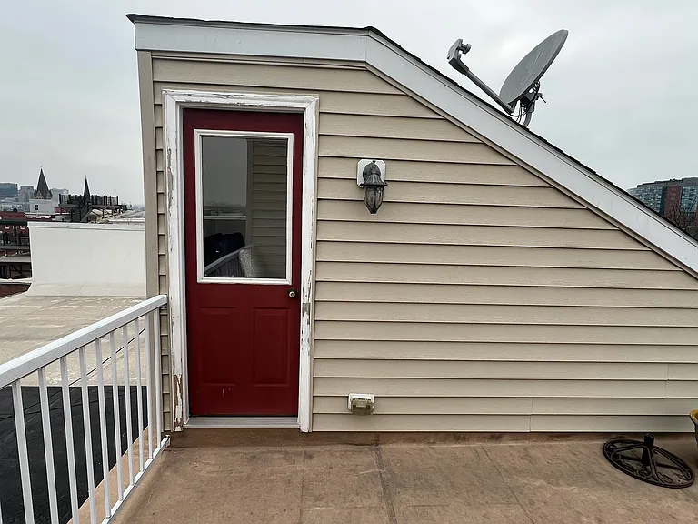 2115 E Fairmount Ave — Photo 4
