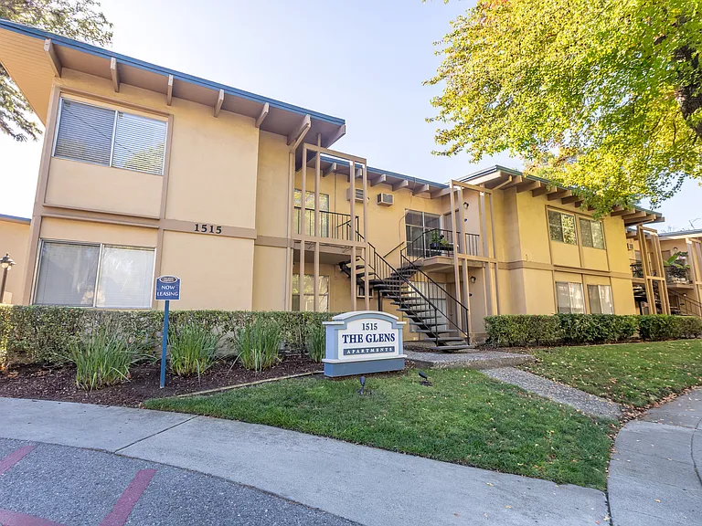 1515 The Glens Apartments — Photo 12