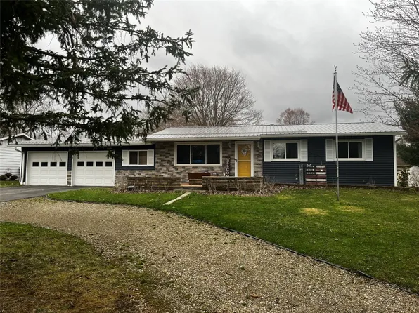 12361 Lakeside Dr, Conneaut Lake, PA 16316