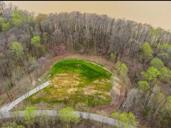 27 Cherokee Rd, Lucas, KY 42156