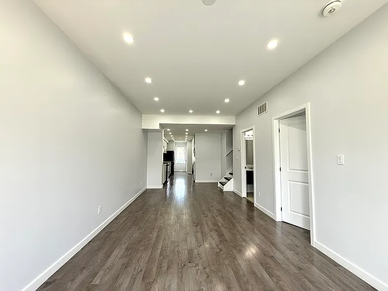 403 Chaffey St — Photo 12