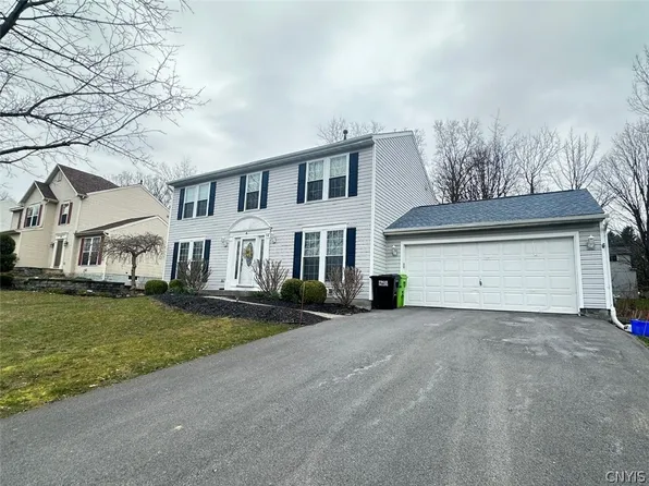 56 Chaucer Cir, Baldwinsville, NY 13027