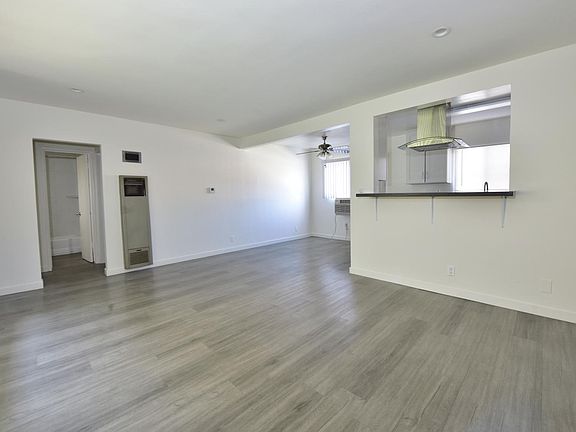 5th image of 1030 W Huntington Dr #8