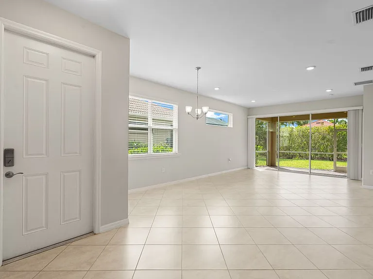4443 Dutchess Park Rd — Photo 2
