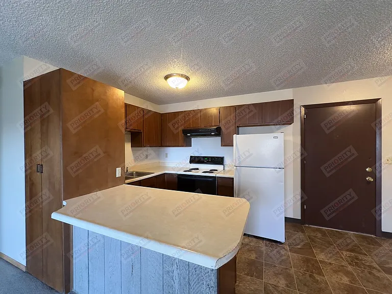 707 Vivian St — Photo 7