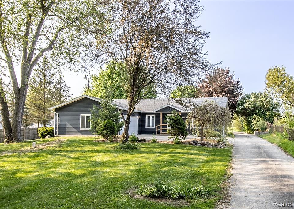 2142 Ray Rd, Fenton, MI 48430 Zillow