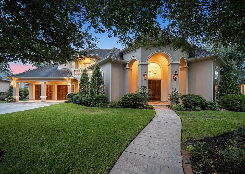 Gorgeous home with sparkling pool and spa!